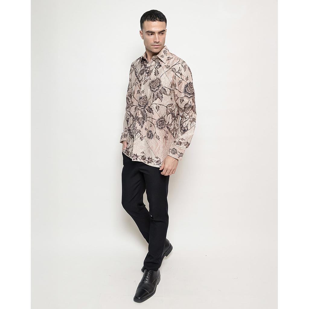 Hand-Drawn Batik Shirt With Boket Mawar Latar Lereng Tanahan Pattern