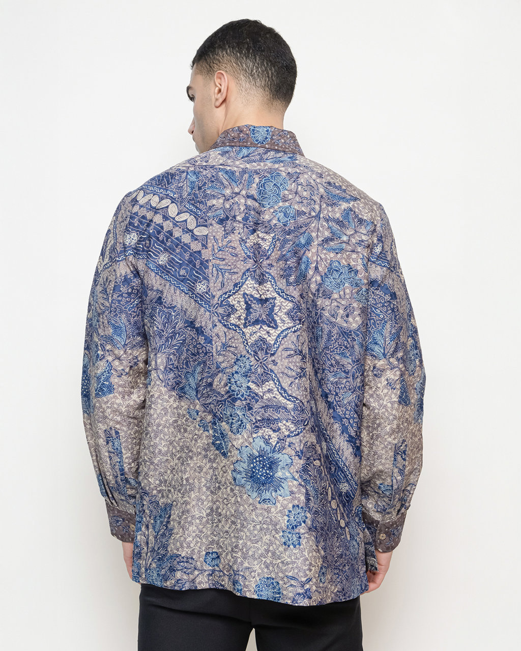 Hand-Drawn Batik Shirt With Buket Lereng Seling Udan Liris Pattern