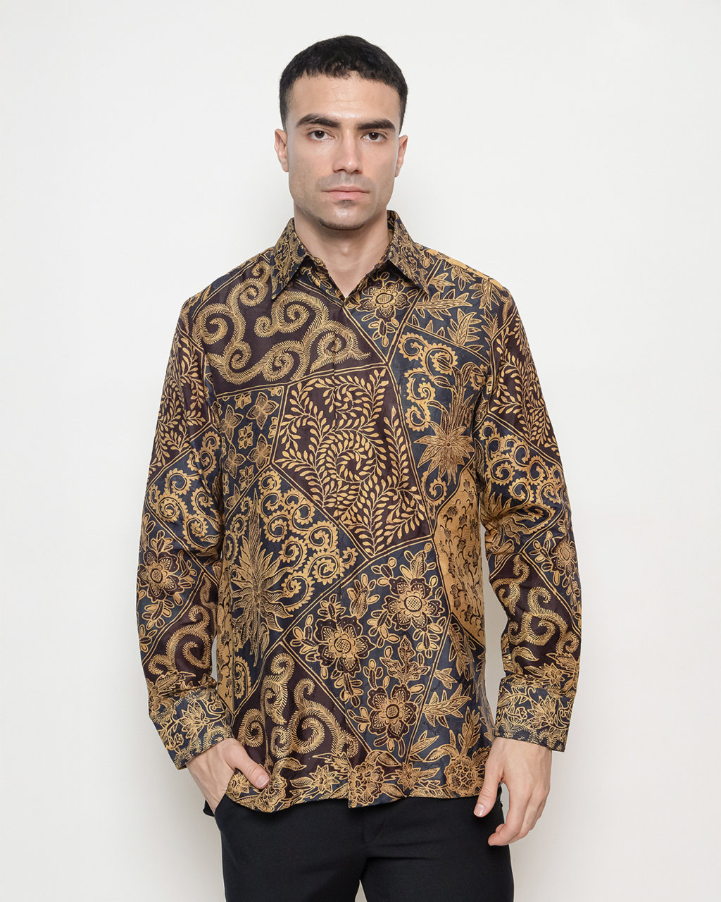 Hand-Drawn Batik Shirt With Sekar Jagat Pattern