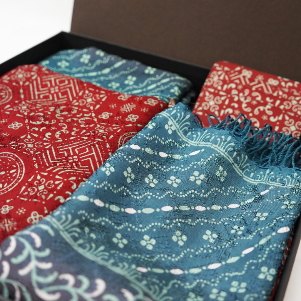 Christmas Hampers B (Red + Green Gradation)