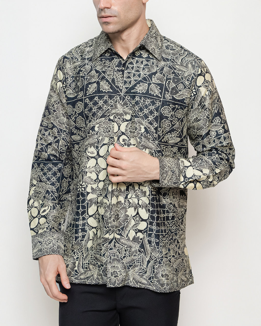 Hand-Drawn Batik Shirt With Junjung Drajat Tambal Sripamiluto Pattern