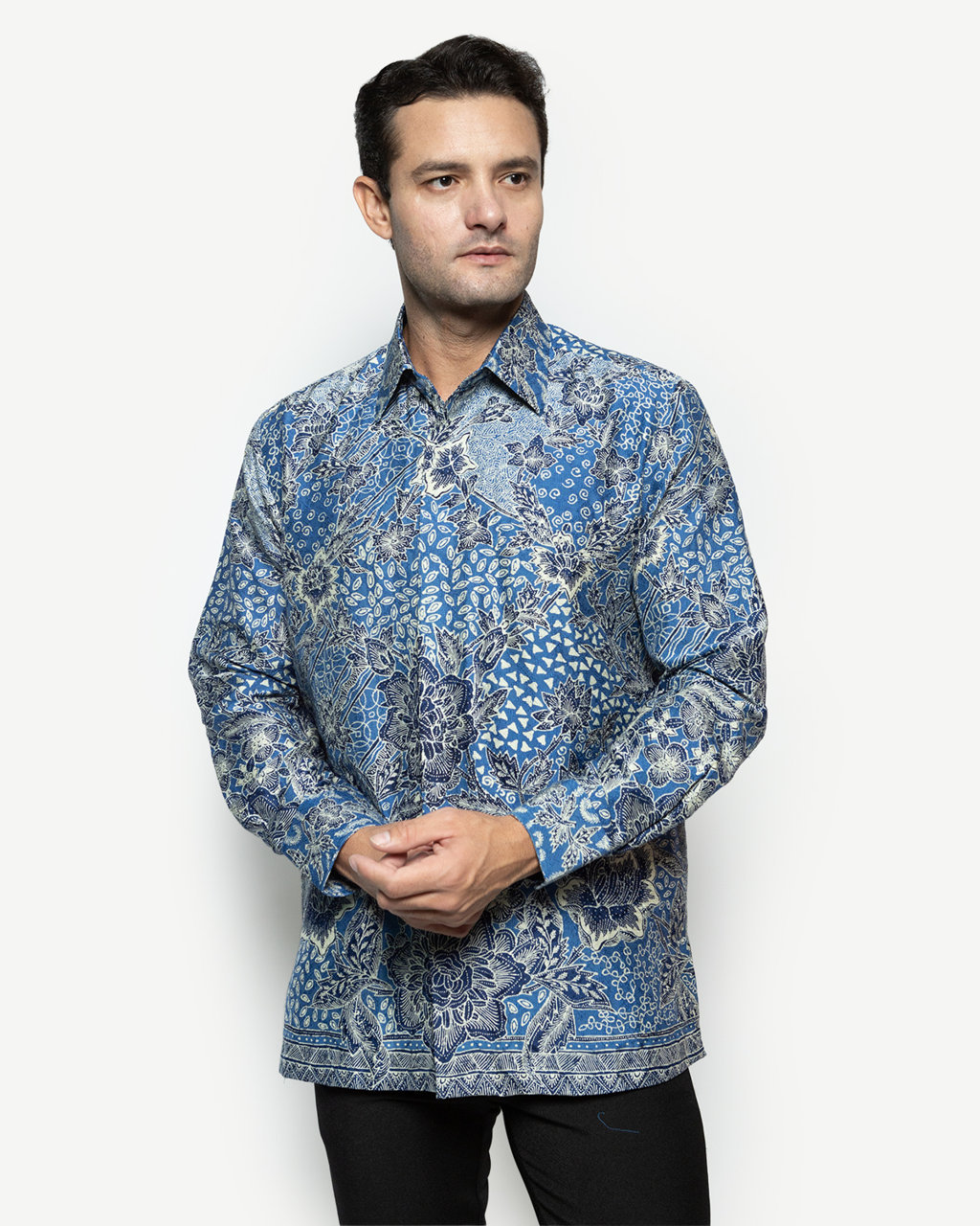 Hand-Drawn Batik Shirt With Sekar Jagat Mawar Eropa Pattern